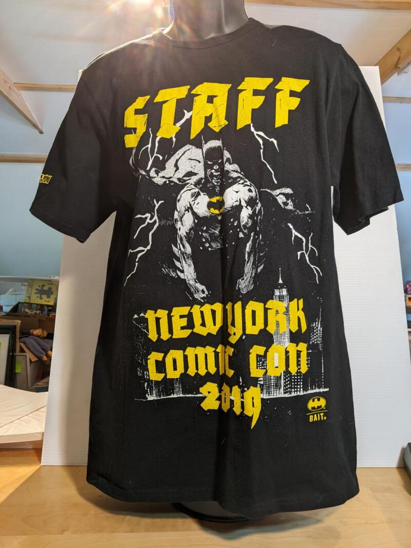 New York Comic Con Batman 2019  size L  short sleeve  Crew t-Shirt 